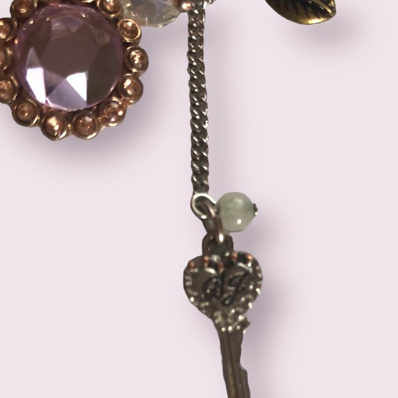 Vintage Betsey Johnson Elastic Charm Bracelet Hearts Crystals Embellished - Picture 3 of 9